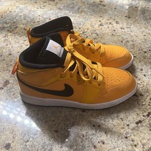 Kids Jordan 1 Mid Sneakers